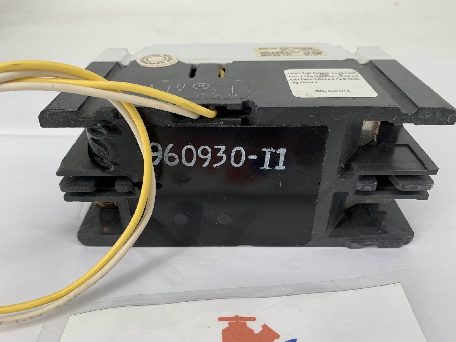 Eaton FD2040 40A 2P 600VAC Circuit Breaker w/Eaton SNT1RP08K Shunt Trip