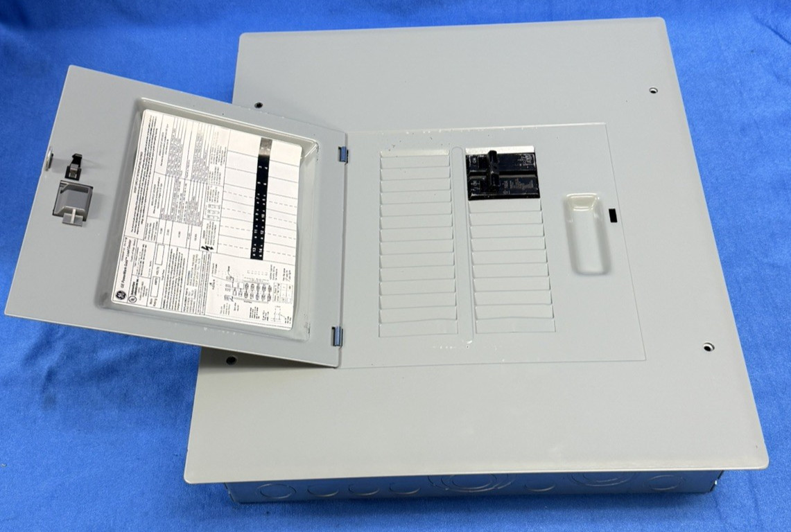 GE TM1210CCUBK1 100A 12-Space 22-Circuit Load Center Kit NEW – OPEN BOX