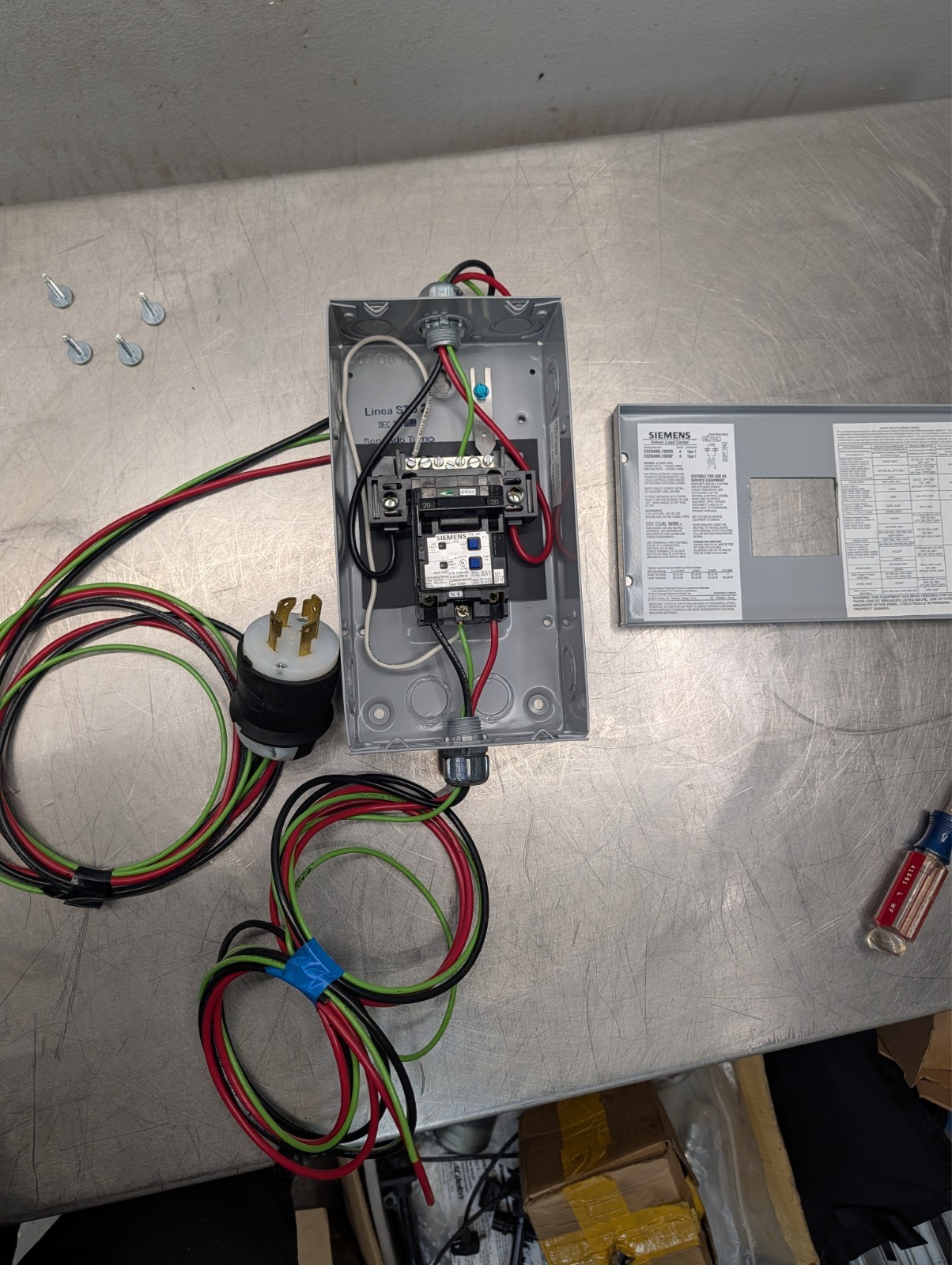 Siemens E0204ML1060SU 20A GFCI AFCI Q220AFC Indoor Load Center L16-30 Plug