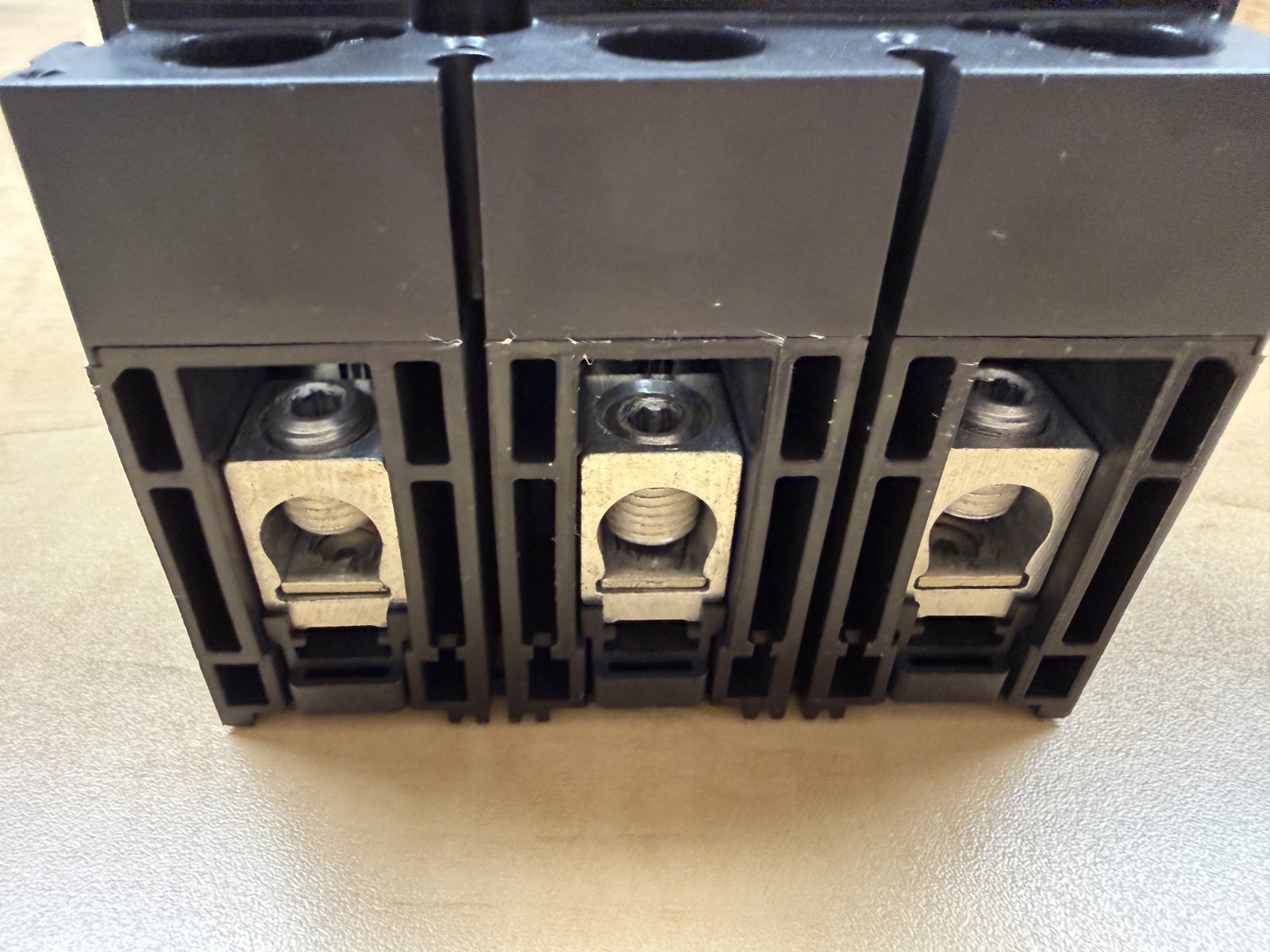Square D, PowerPact HD 60. Cat: HDL36060 Circuit Breaker 60A, 3 pole