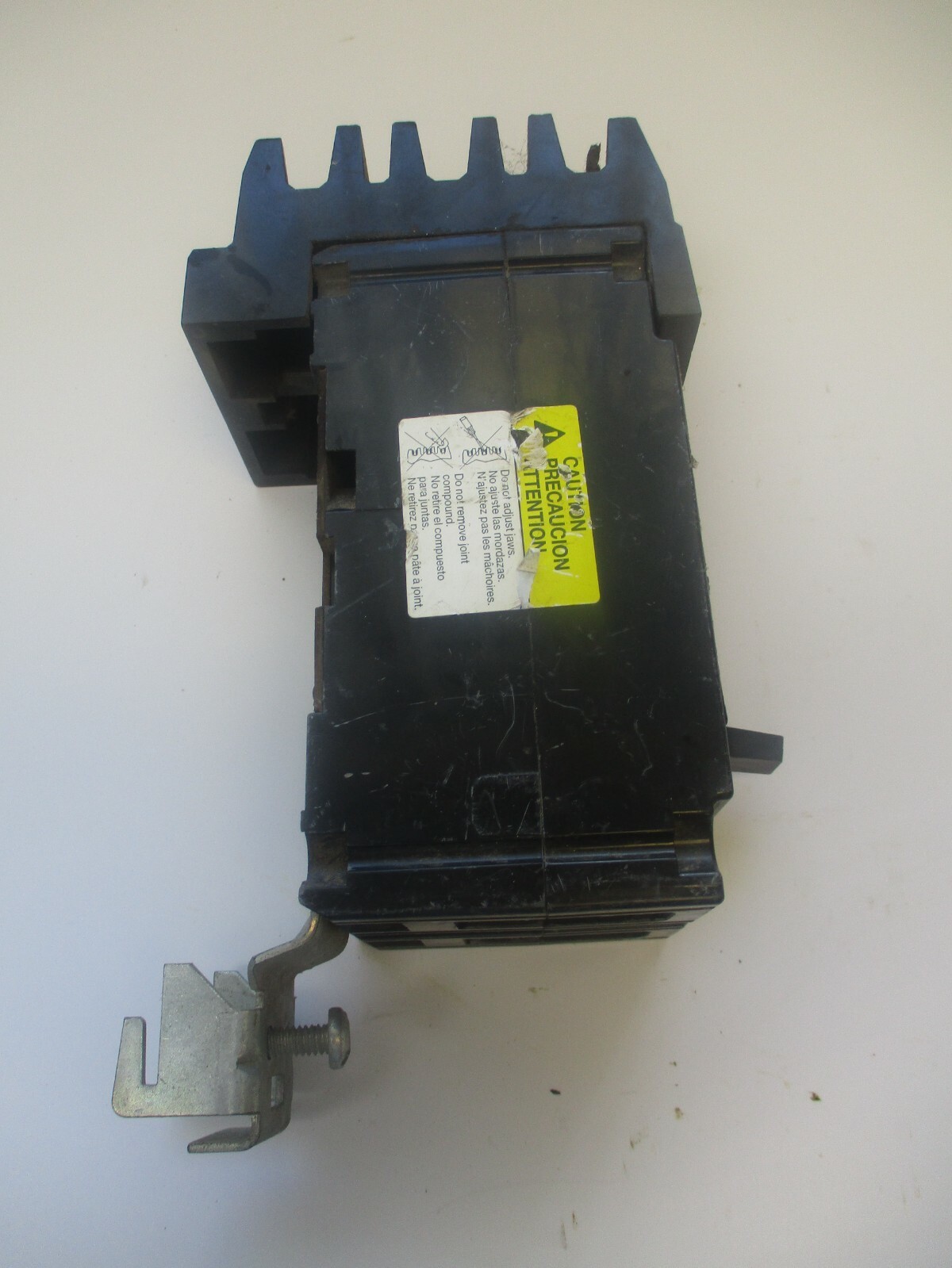 SQUARE D FA26040AC, 40 AMP, CIRCUIT BREAKER, MISSING PORTION OF LUG