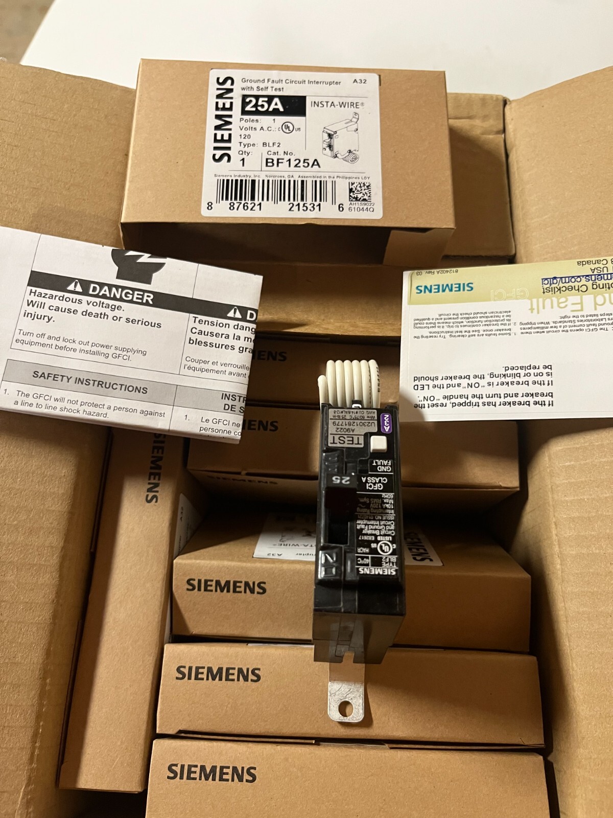 (1) NEW Siemens BF125A 1p 25a GFCI BLF2 Circuit Breaker NEW IN BOX