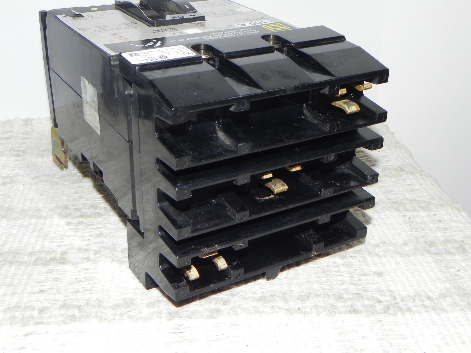 Square D FA34100 Circuit Breaker, 100 Amps. Voltage Rating: 480 VAC / 250 VDC.