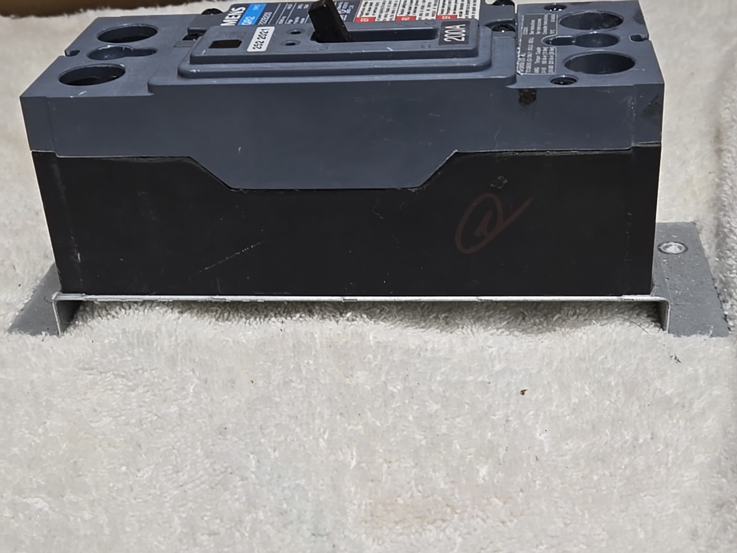 Siemens QR22B200 Circuit Breaker 200A 2P 240V QR2