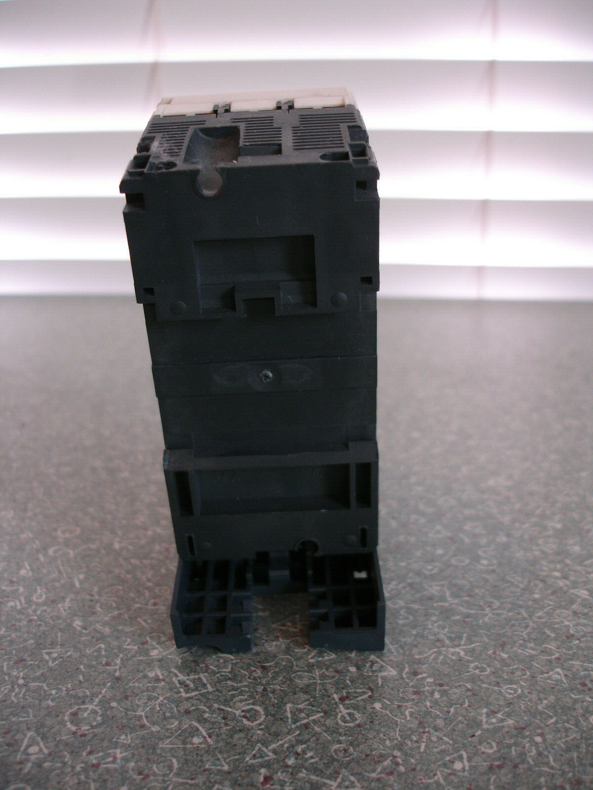 Schneider Electric GV2-P08 2.5-4A Circuit Breaker w/ GV2AF4 Combo Block