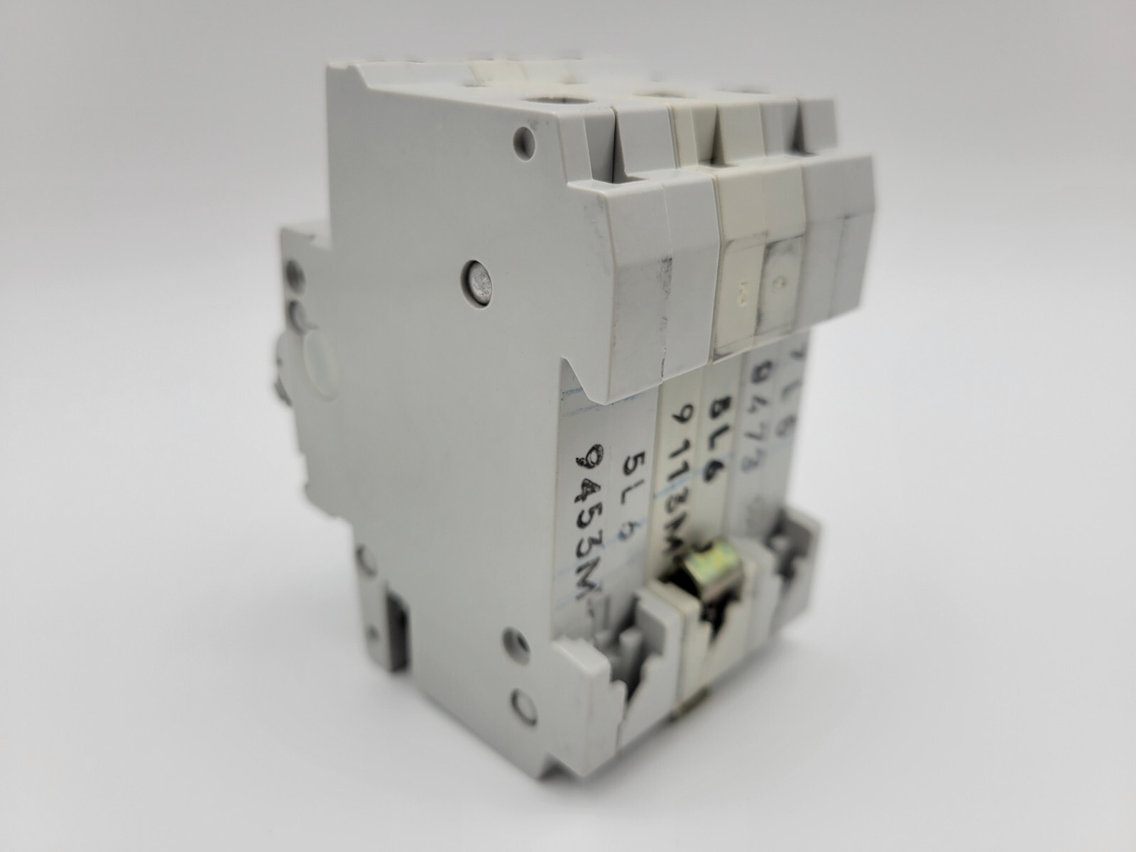 ABB S253-L6 DIN Rail Mount Circuit Breaker 6 Amp 480 Volt AC 3 Pole 3 Phase