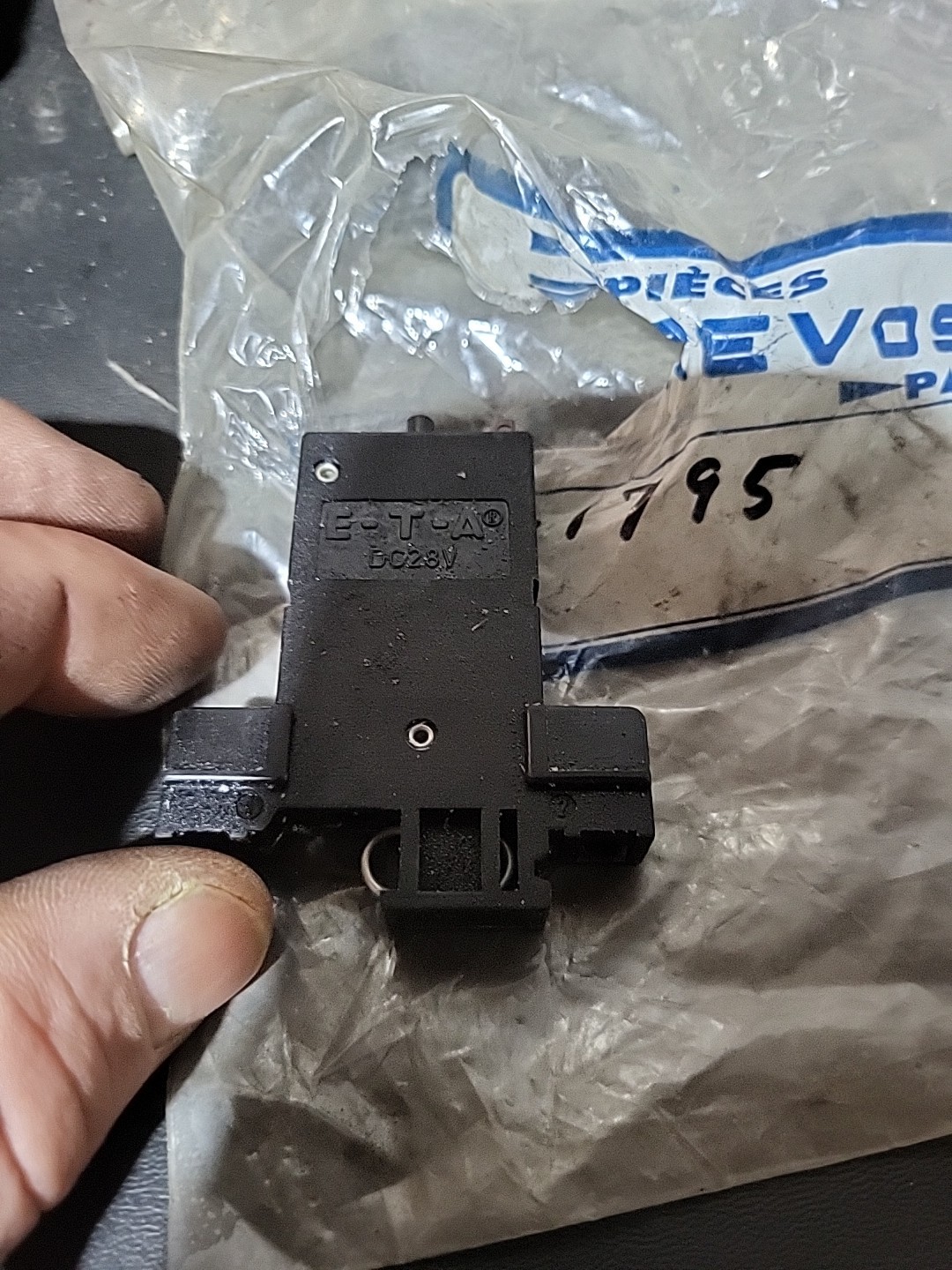 ETA 41 27-T12-H-25A THERMAL OVERCURRENT CIRCUIT BREAKER DC 28V