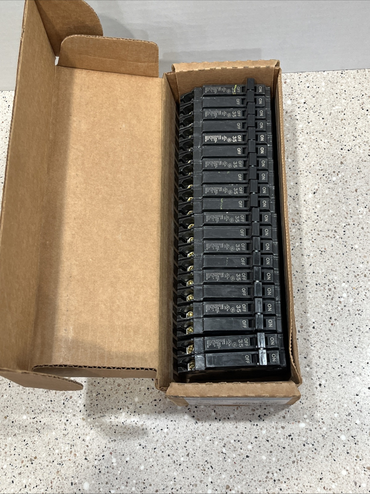 GE THQP235 (10 PACK) 2P 35A Circuit Breakers LOT OF 10 NEW IN BOX