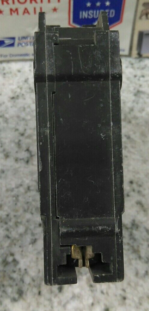 GE / THQL1135 /35 AMP / 1 Pole /240VA / TYPE THQL &GROVE /breaker/USE (L60LOBY