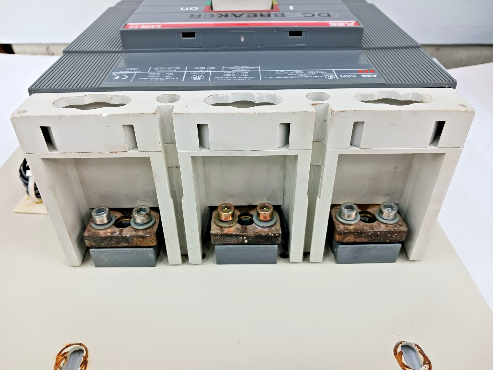 ABB 600 Amp Circuit Breaker W/ Undervoltage & Aux 3 Pole 600 VAC K6TH-2/K6TJ-2