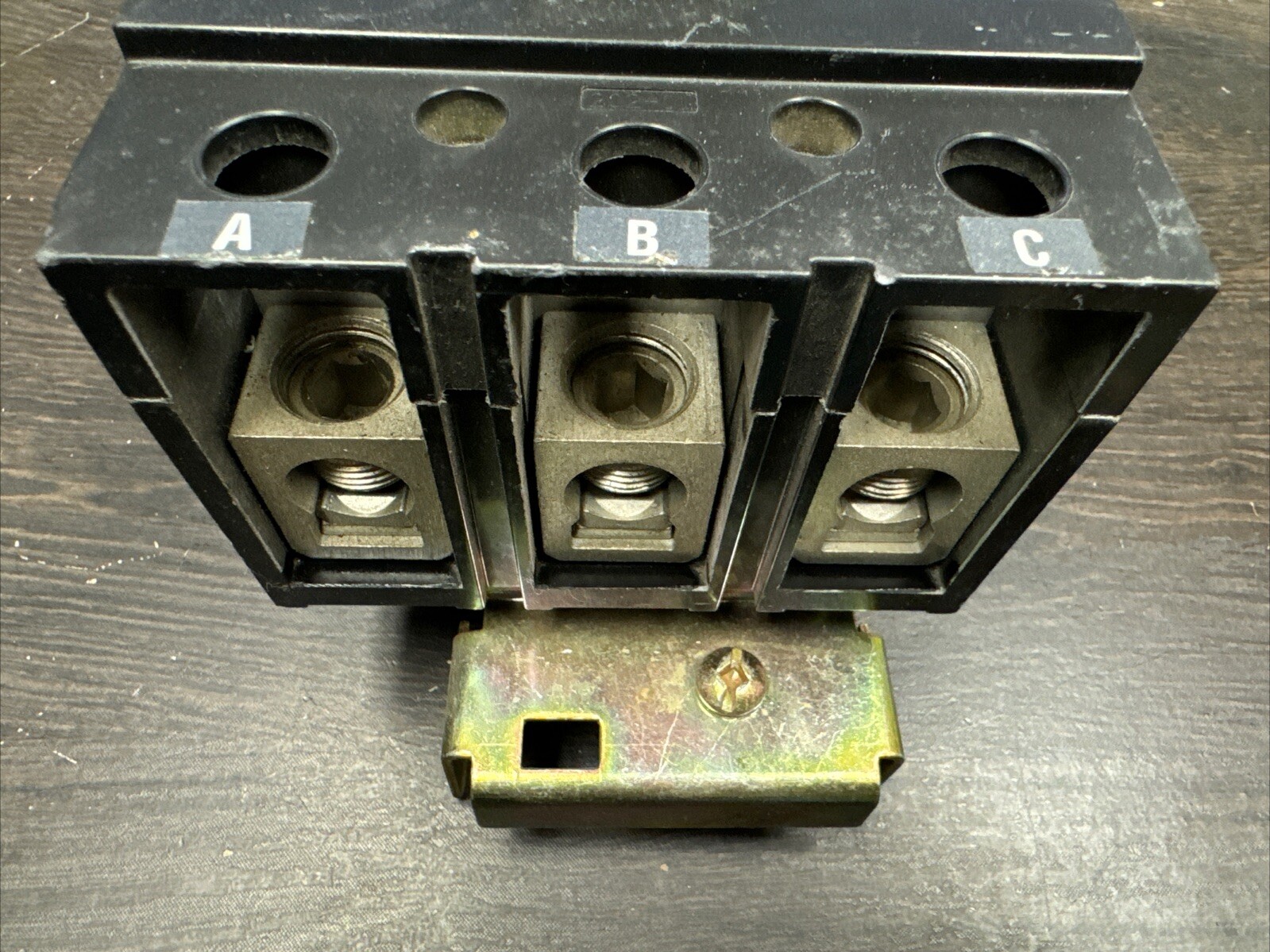 QGA32200 Square D 200 Amp 240V 3 Pole 65kA@240V I-Line Circuit Breaker