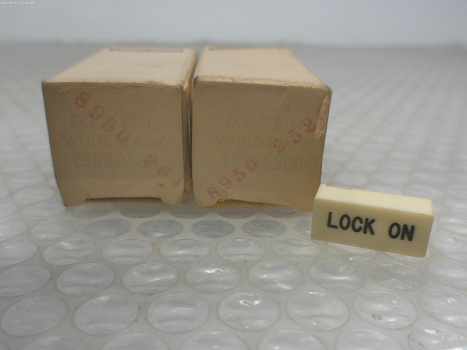 CUTLER HAMMER E30KC500 LENS WHITE LOT OF 2 NSMP