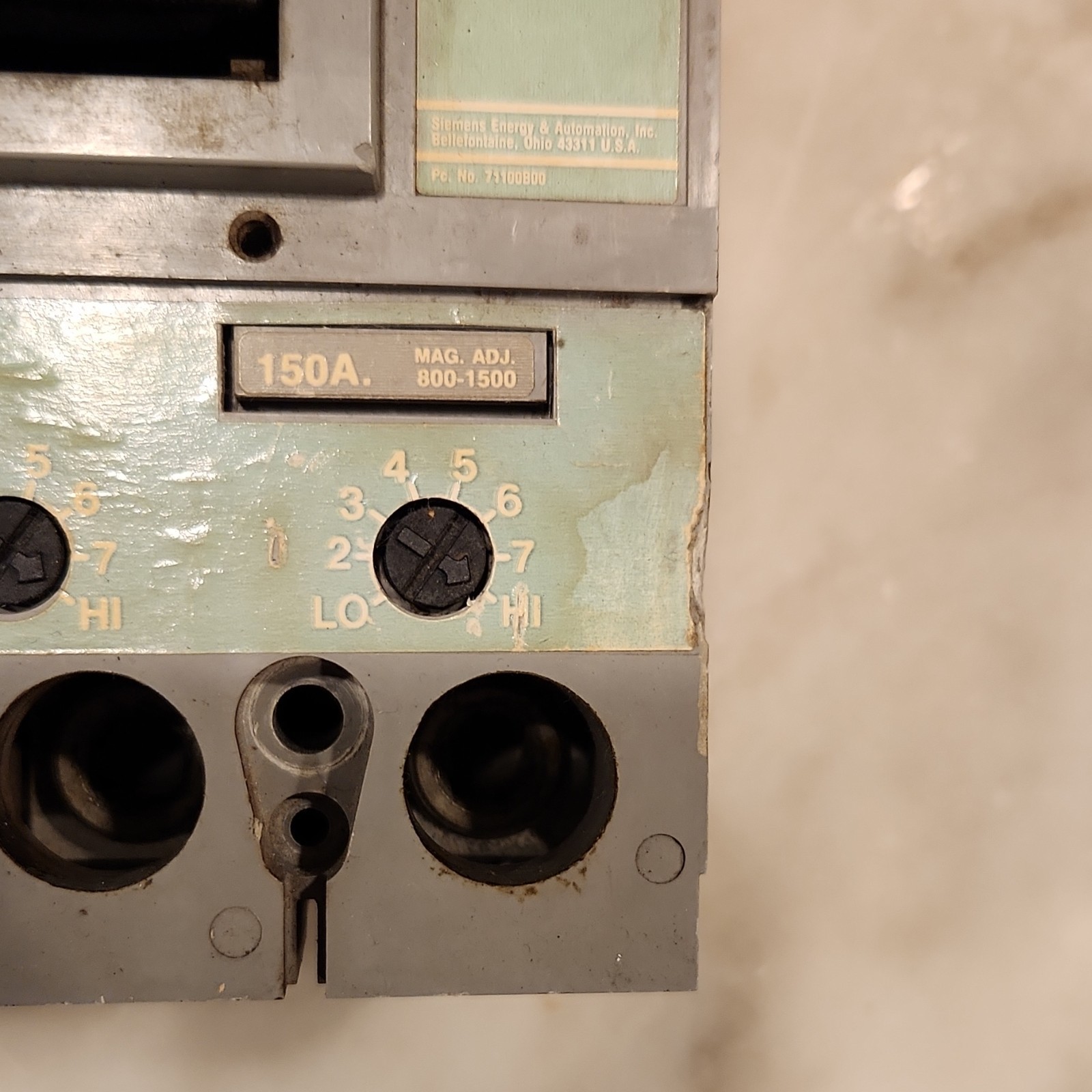 Siemens FXD63B150 150A 3-Pole Circuit Breaker 600V AC Push to Trip Box Lugs