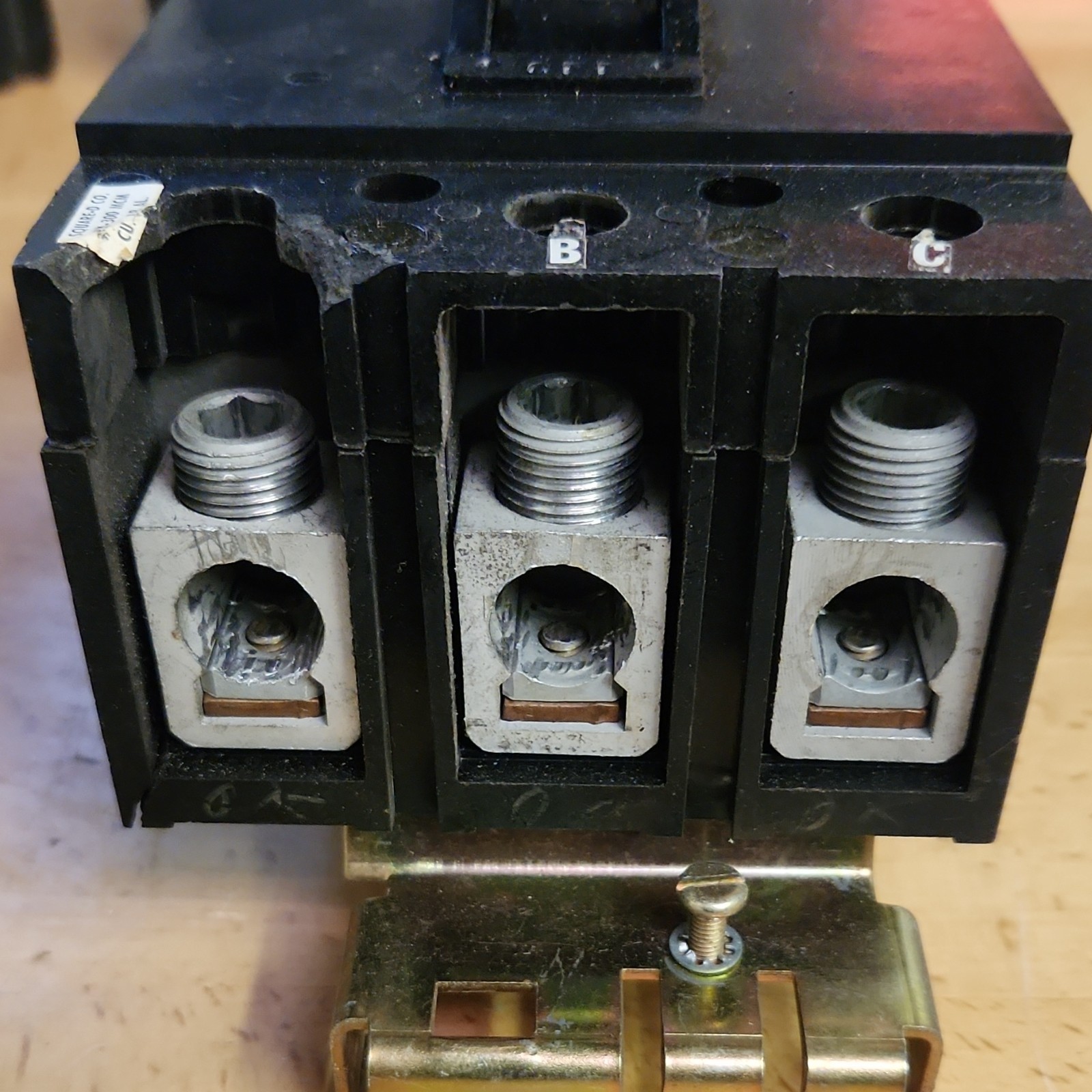 #81 Square D Circuit Breaker Q232200 200A 3-Pole 240V Plug-In/On