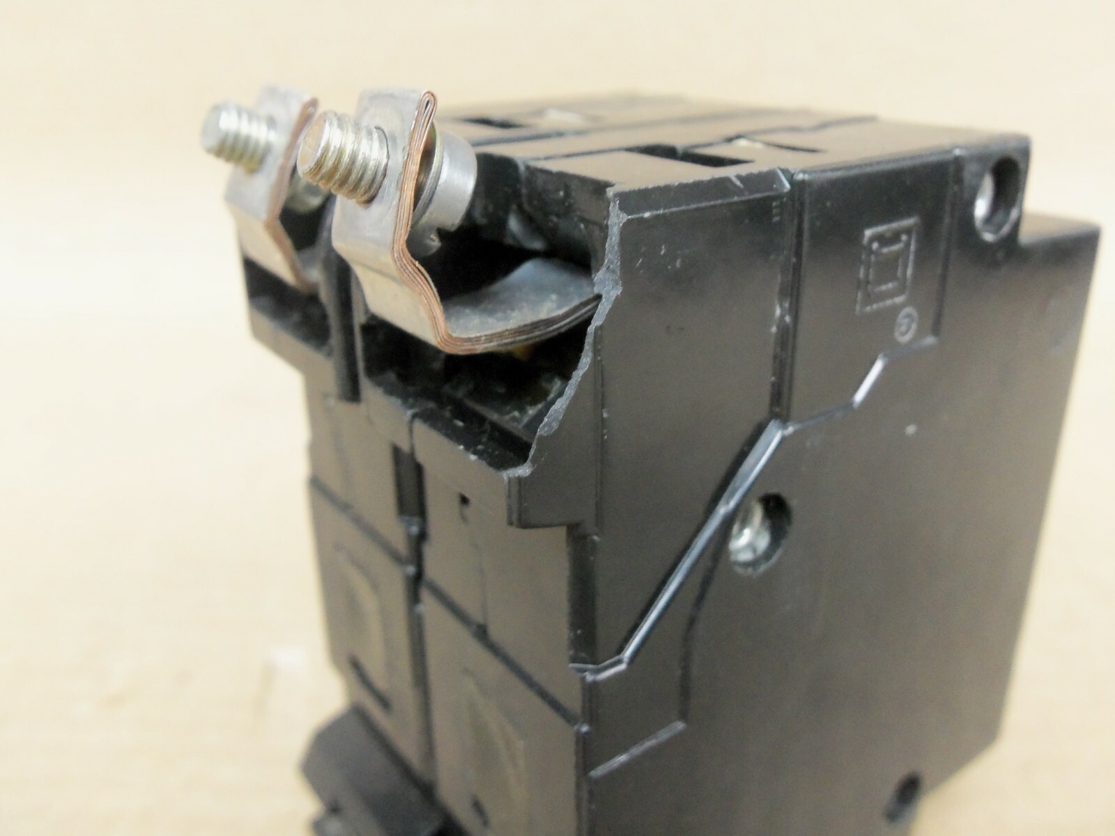 Square D EHB24020 2 Pole 20 Amp 120V Circuit Breaker Flawed