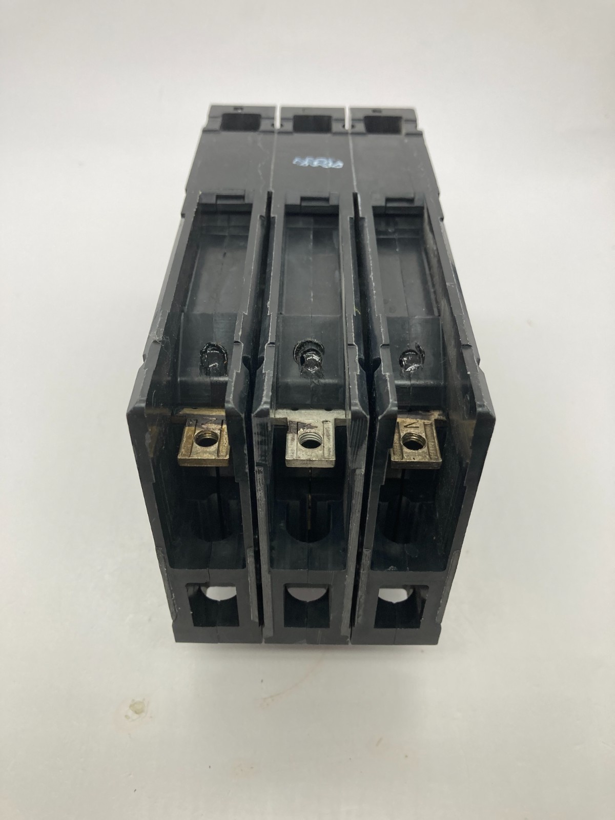 ITE Siemens ED43B015 3 Pole 15 Amp 480VAC 3Ph ED4 Sentron Series Circuit Breaker