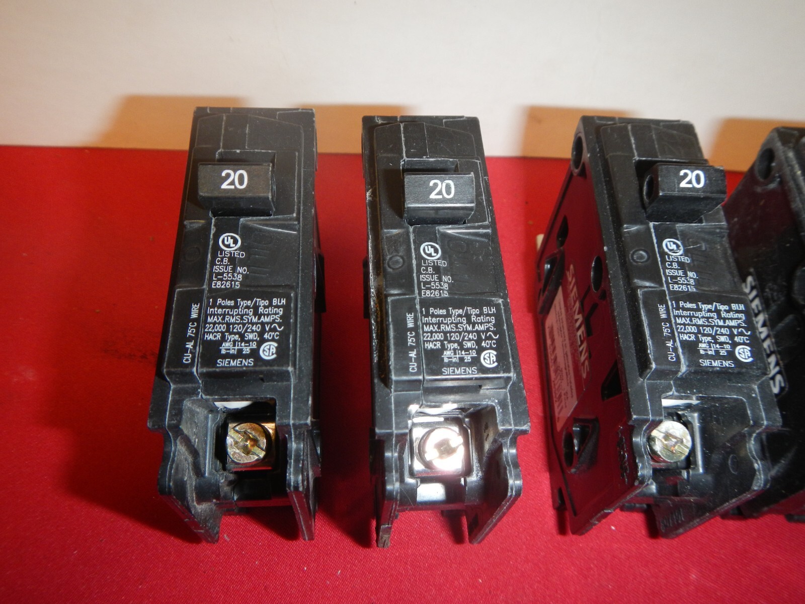 Siemens B120H B260 Circuit Breaker 20 Amp 1 Pole 120/240 Lot Of 4 T 16