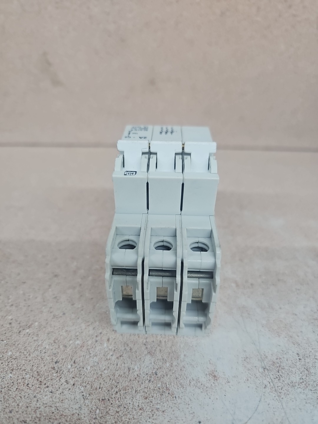 1) CBI QZ-3(13)-D 480V 2A 3 Pole Circuit Breaker