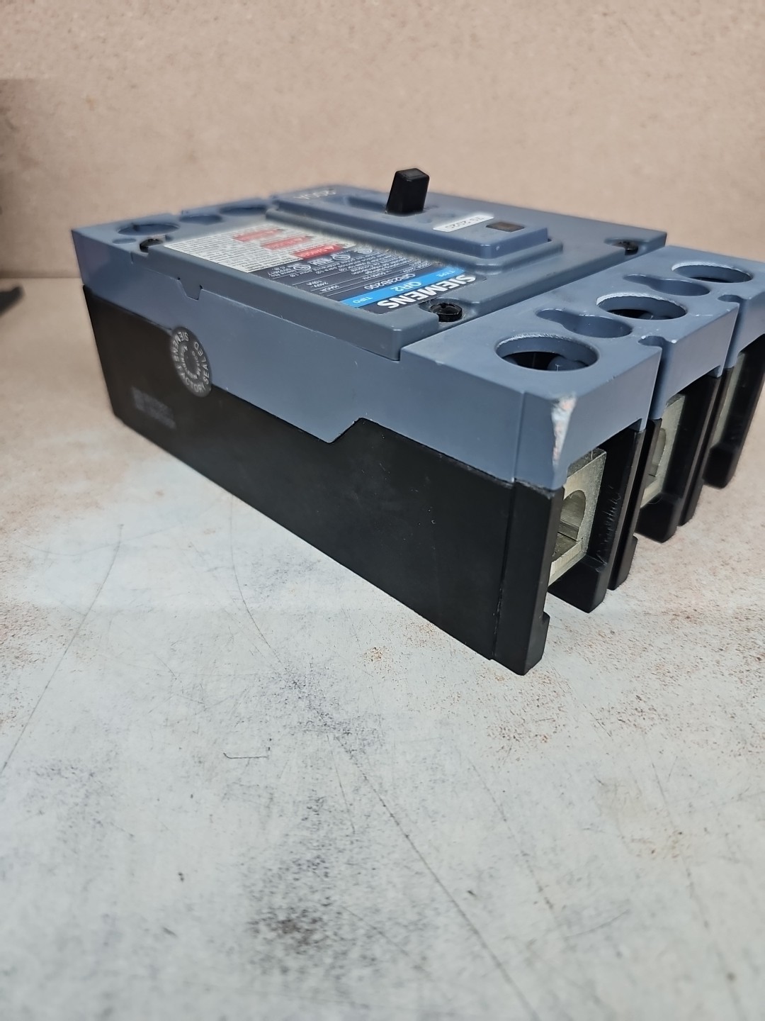 NOS Siemens Type QR2 QR23B200 Circuit Breaker 3-Pole 200 Amp 240V SEE PICS
