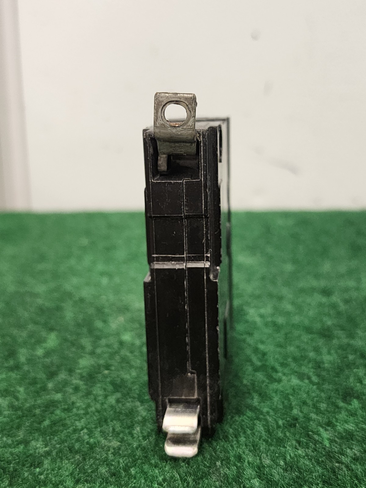 (11) Square D QOB120VH 20 Amp Single Pole 120 Volt 22kA Bolt-On Circuit Beaker