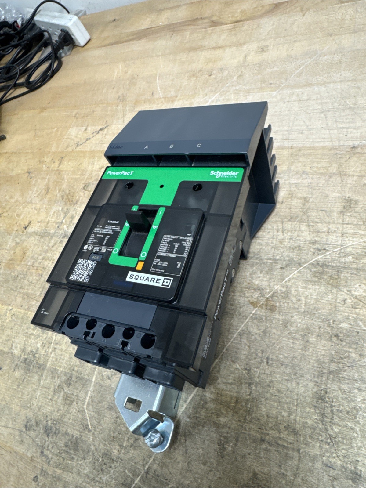 NEW TAKEOUT SQUARE D BJA36040 I-LINE 3 POLE 40 AMP 480v 65KAIC POWERPACT BREAKER