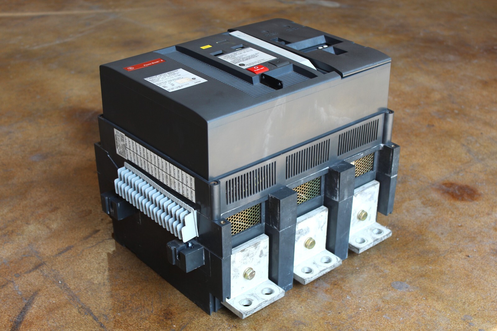 GE POWER BREAK II HI BRK 1600 AMP CIRCUIT BREAKER SHF16B216 – 600V AC 3 POLES