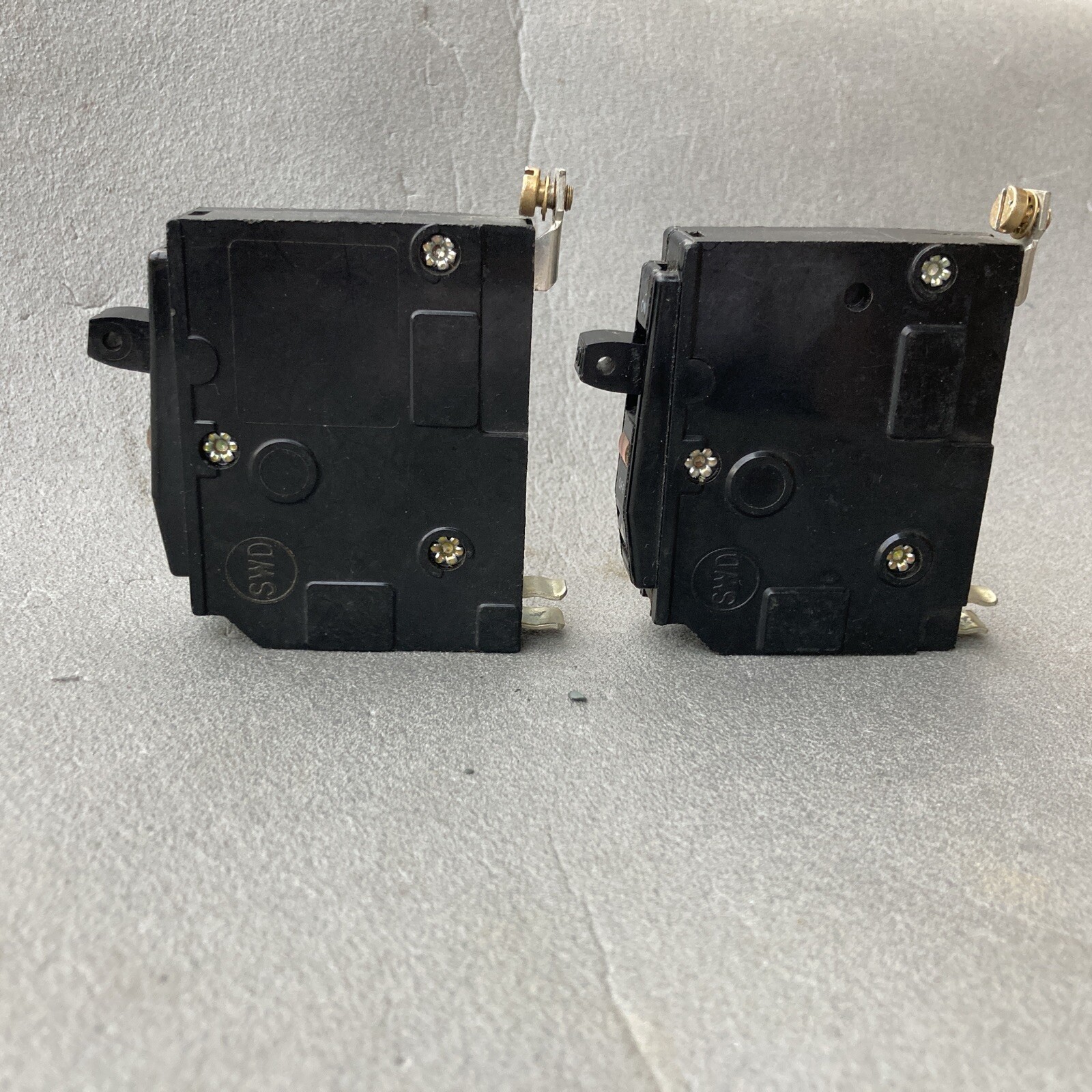 Lot of 2 Square D QOB120 20 Amp 1P Circuit Breaker 120/240V Black w Trip Window