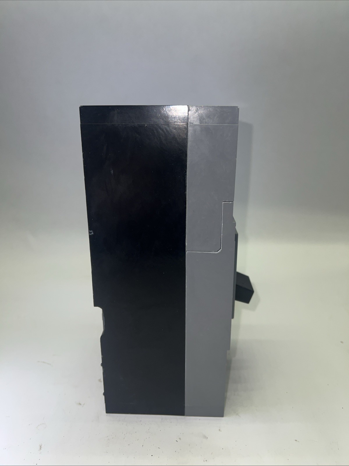 Siemens FXD63B250 Circuit Breaker 3-Pole 250 Amps 600 Voltage