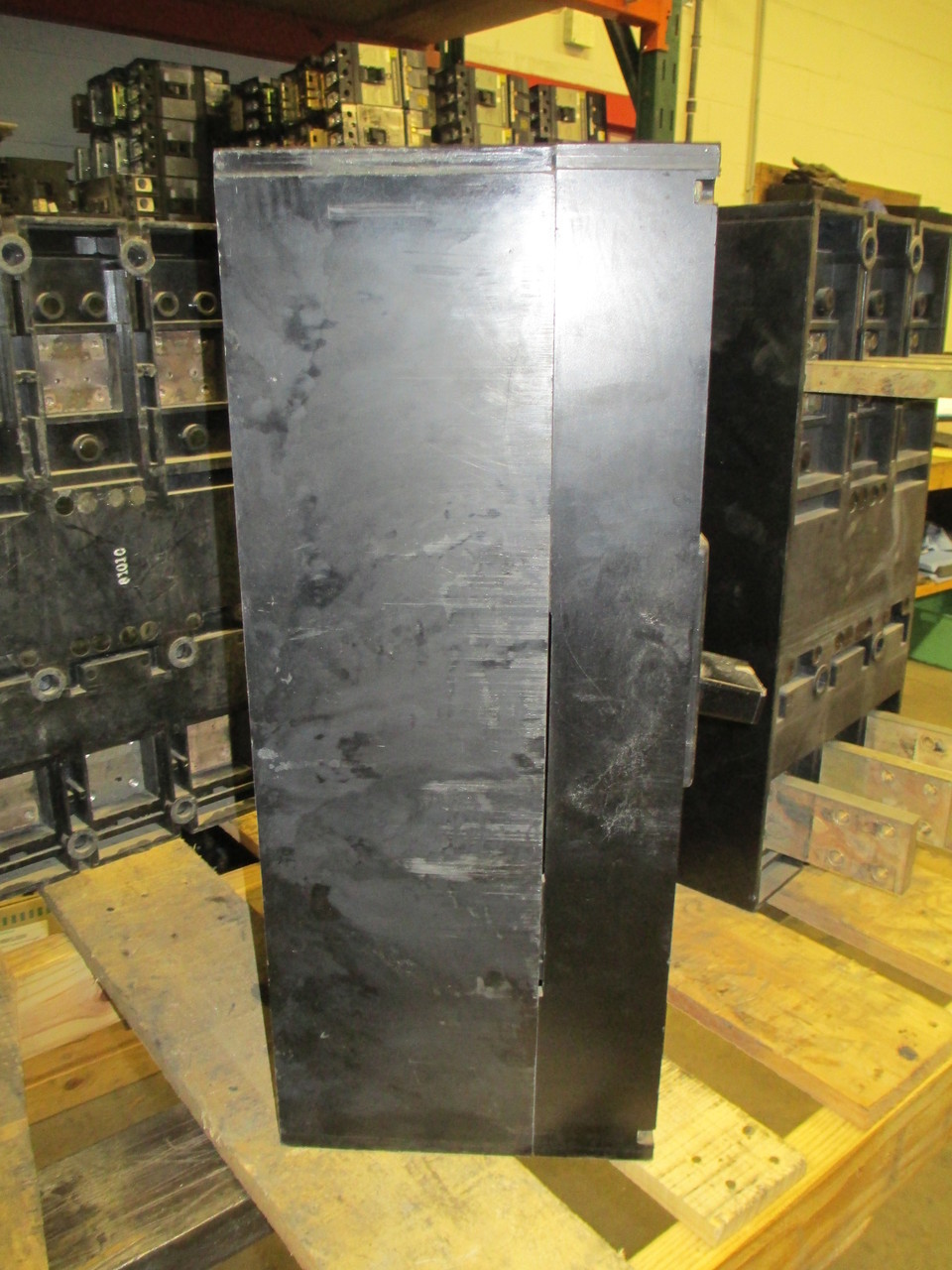 Westinghouse PB32500F 2500A Frame 1200A Rated 3p 600V MO/FM Breaker Used E-OK