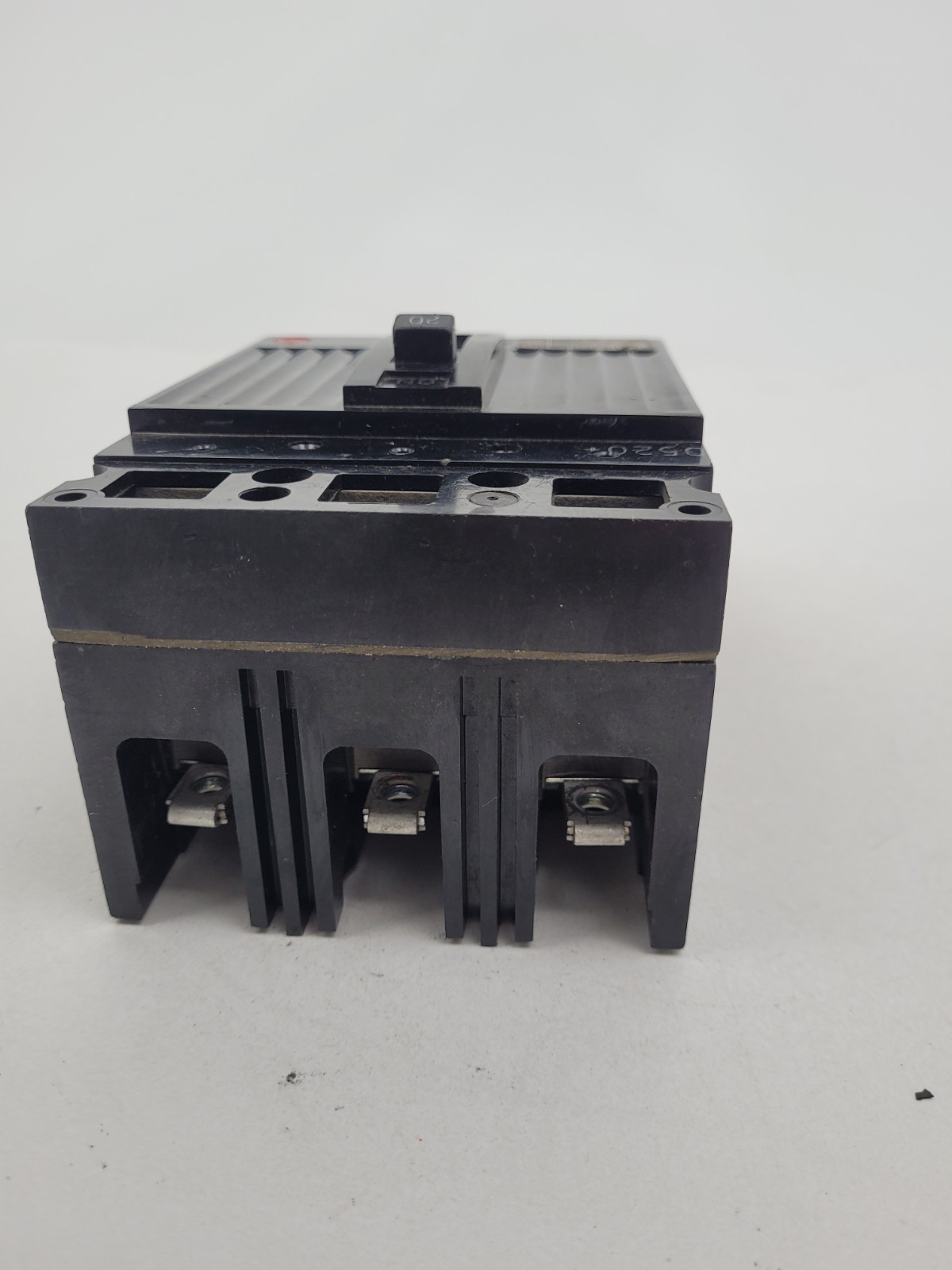 TED136020 GE 20 Amp 200 Volt Circuit Breaker – Next Day Option – Flaw