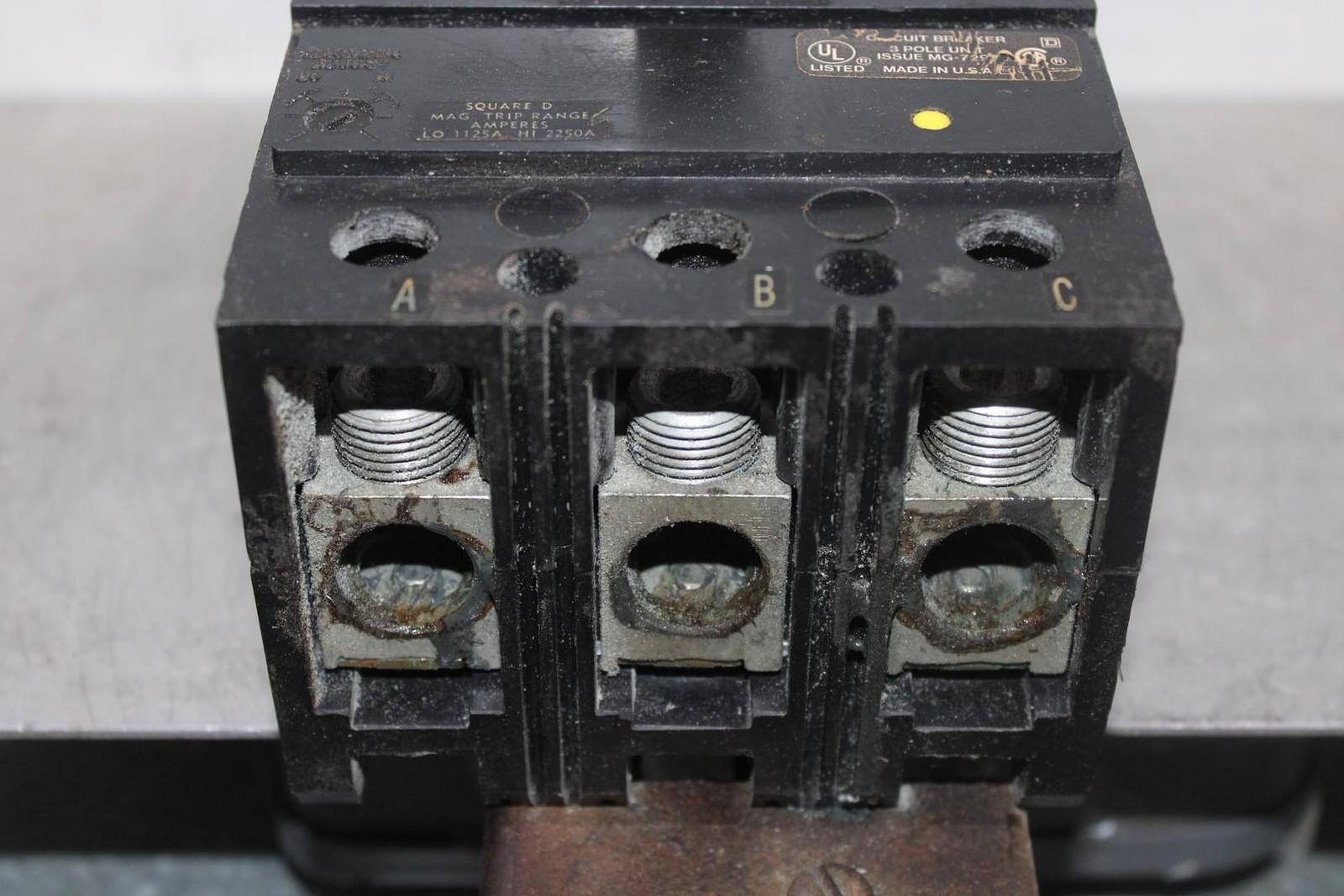 SQUARE D I-LINE CIRCUIT BREAKER KC34225 SERIES 2 225 AMP 480 VAC 3-POLE