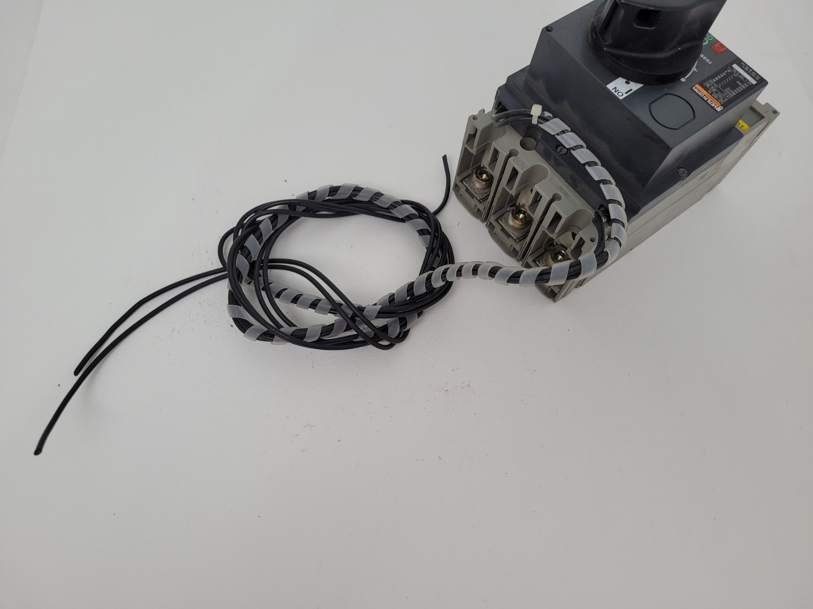 NS160N Merlin Gerin 160 Amp 690 Volt Circuit Breaker w/ Aux. – Next Day Option