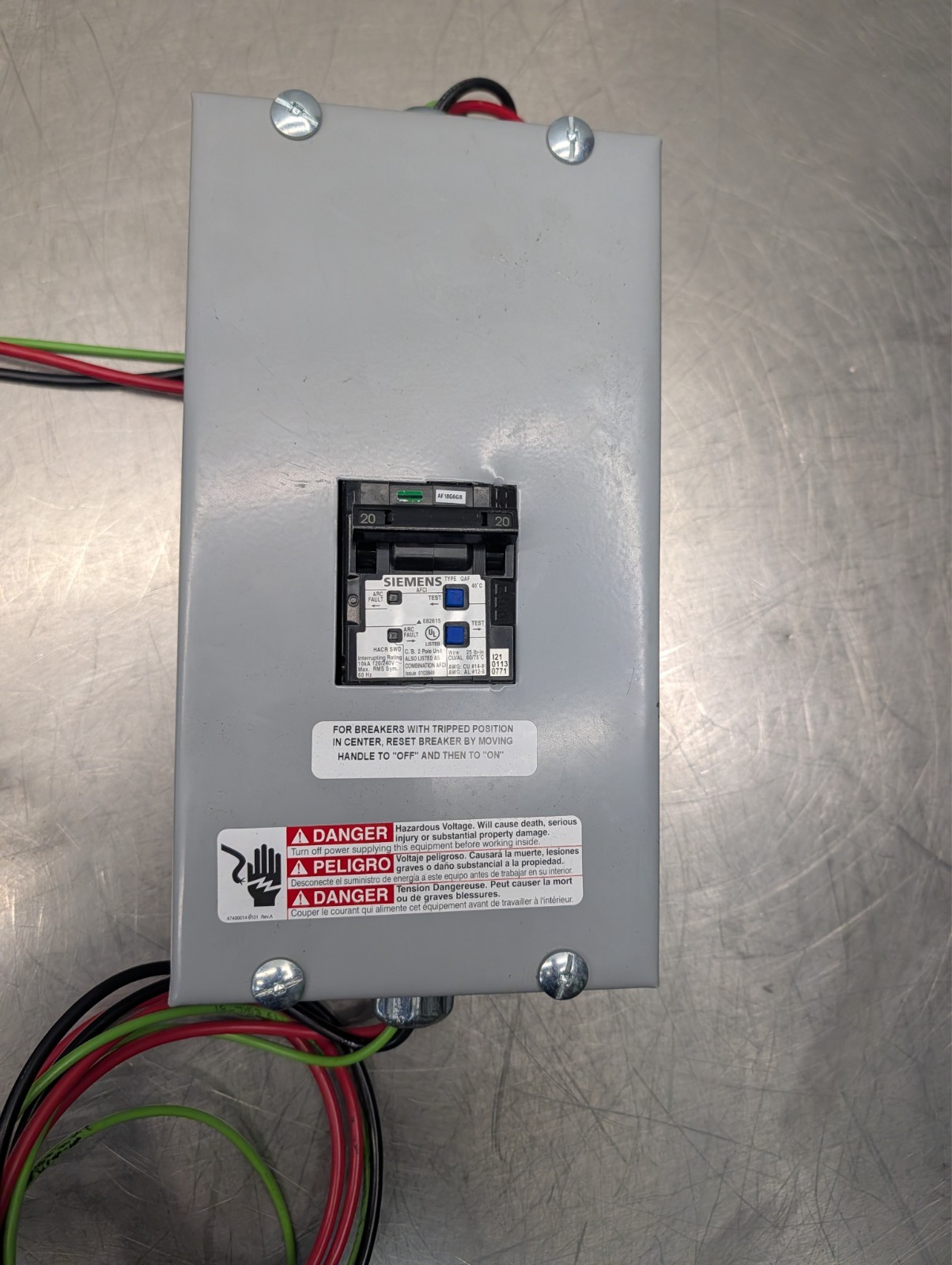 Siemens E0204ML1060SU 20A GFCI AFCI Q220AFC Indoor Load Center L16-30 Plug