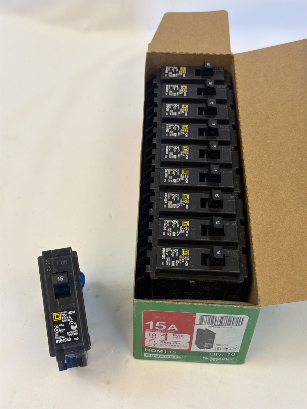 (10) Square D HOM115 1P 15A 120/240V Circuit Breaker *US SELLER* *10 NEW IN BOX*
