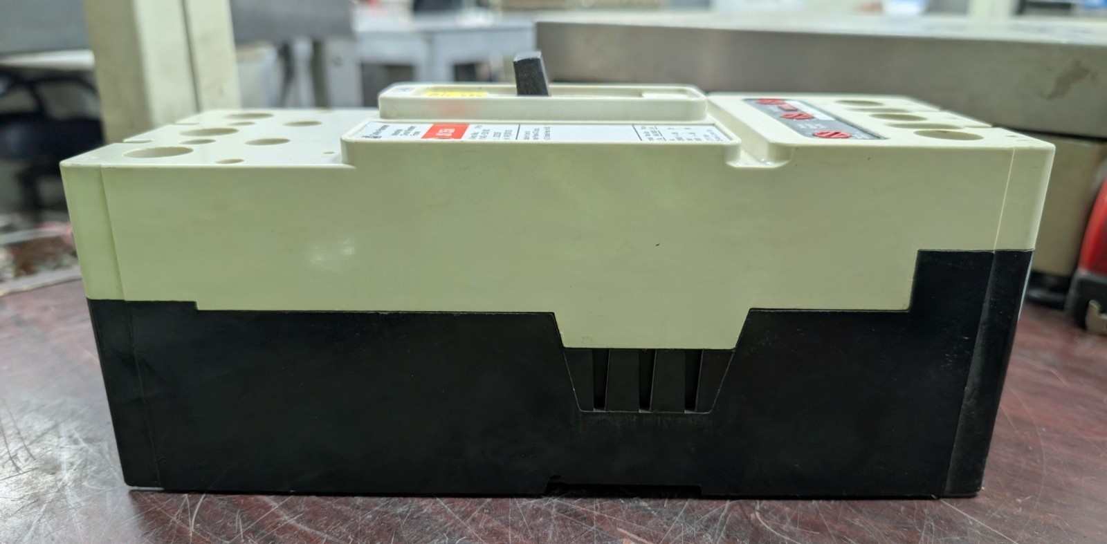 🤪 CUTLER HAMMER 250 AMP CIRCUIT BREAKER 600 VAC 3 POLE JD3250F