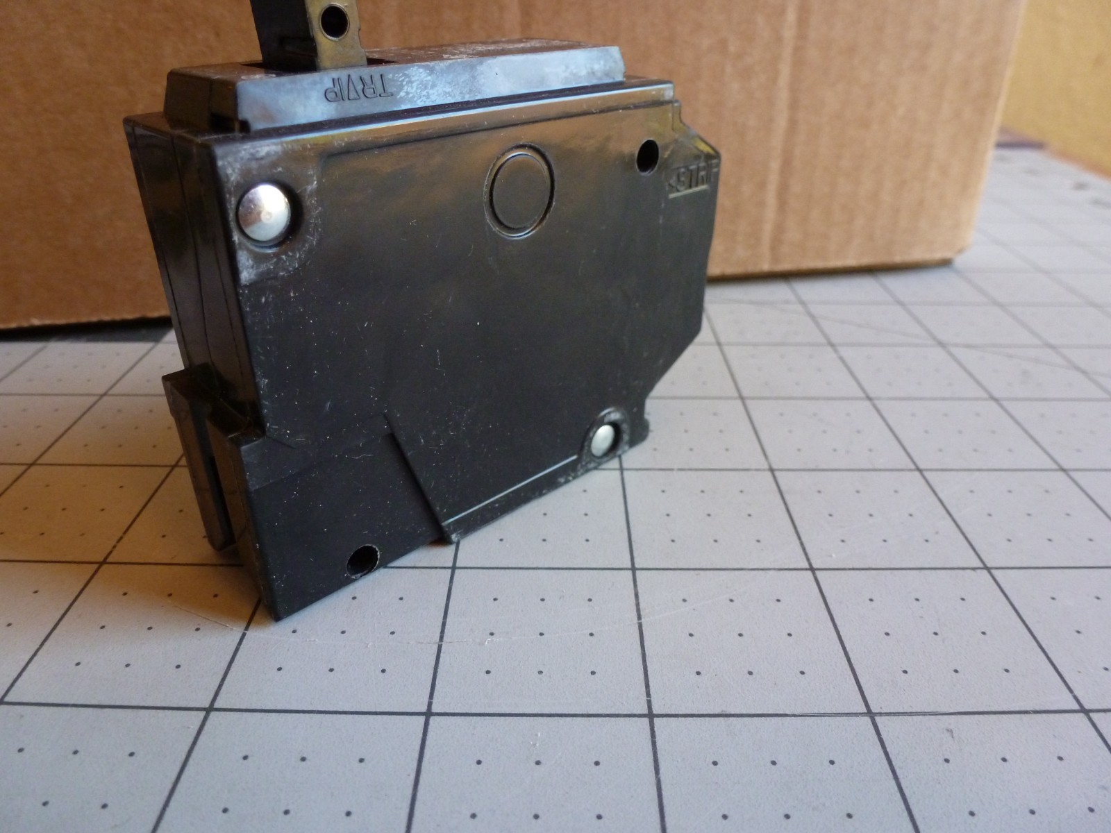 2 – GE THQL1120 Circuit Breakers – 1 Pole – 20 AMP – 120/240 VAC – 10kA – NEW