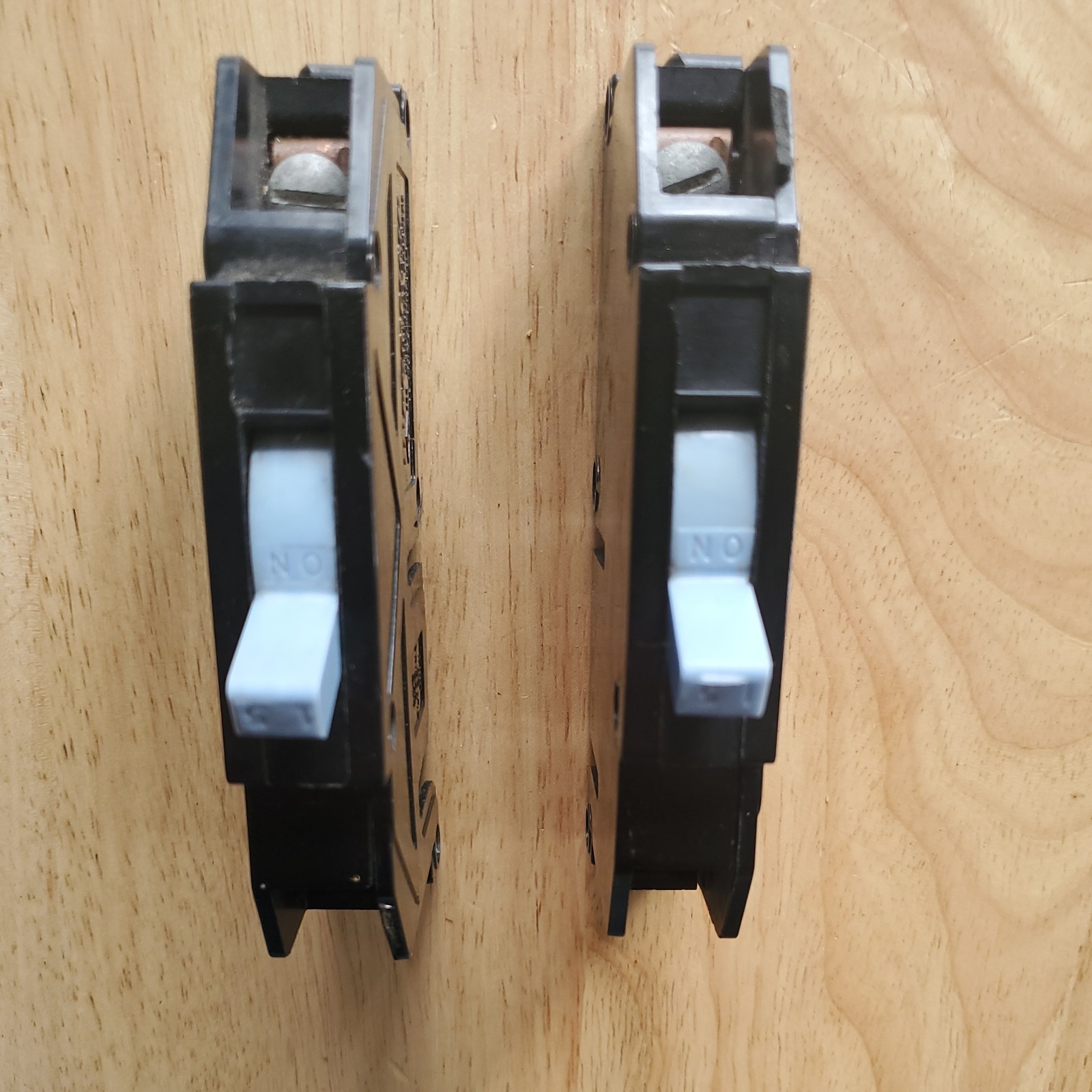 Lot of 2 Zinsco Type T T115 1 pole 15 amp 120 V Circuit Breaker