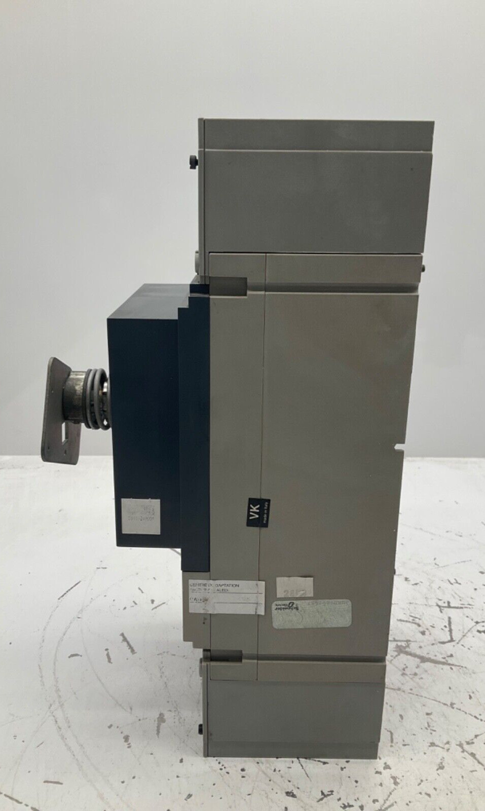 MERLIN GERIN NSJ600A COMPACT MOLDED CASE SWITCH 600V 50/60Hz 3P RECON