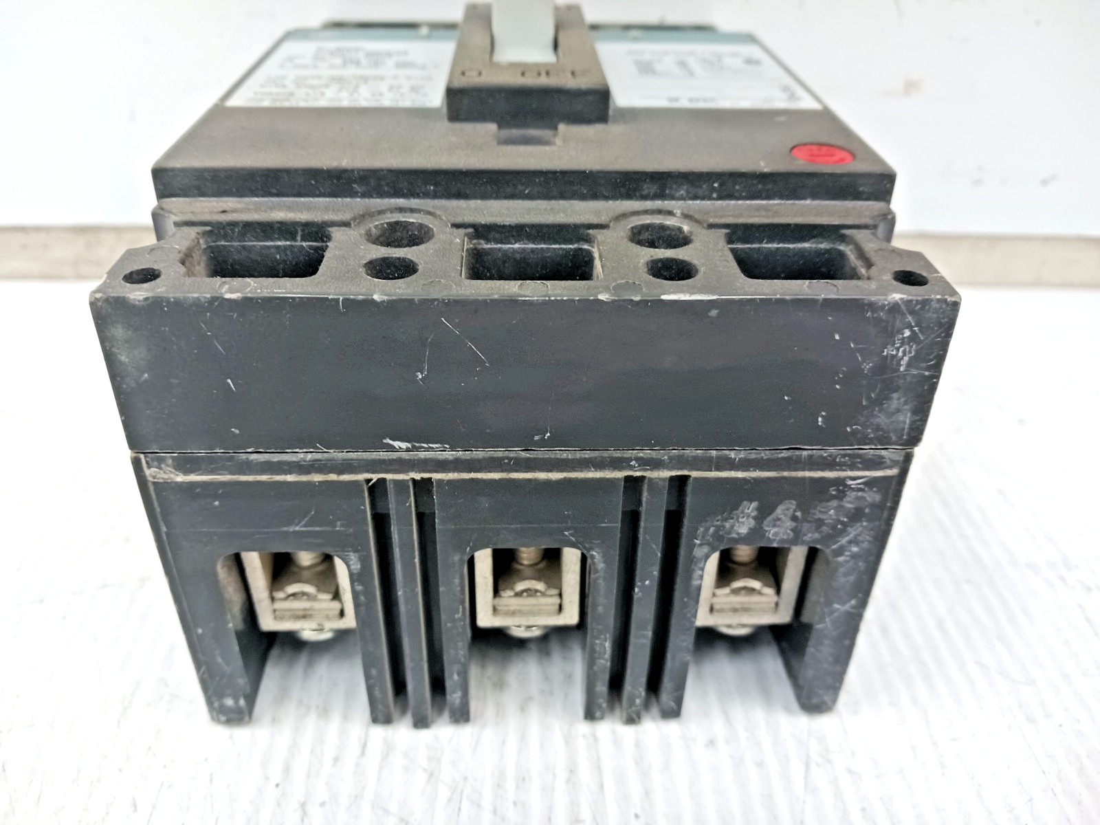 GE 45 Amp Circuit Breaker 3 Pole 600 VAC / 250 VDC THED136045
