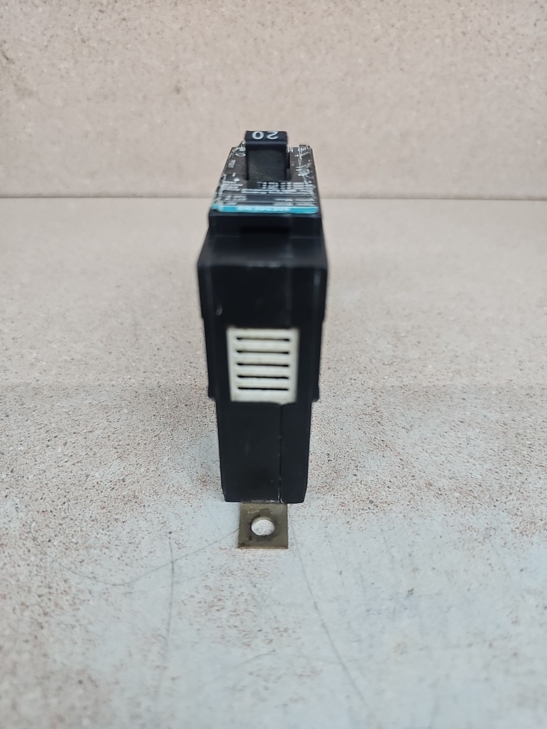 1) Siemens BQD120 20 Amp 277V 1 Pole Type BQD Bolt-On Circuit Breaker