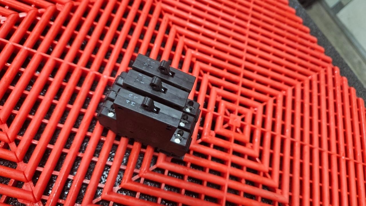 3 Phoenix Contact TMC 1 M1 100 10,0A Thermomagnetic Circuit Breaker