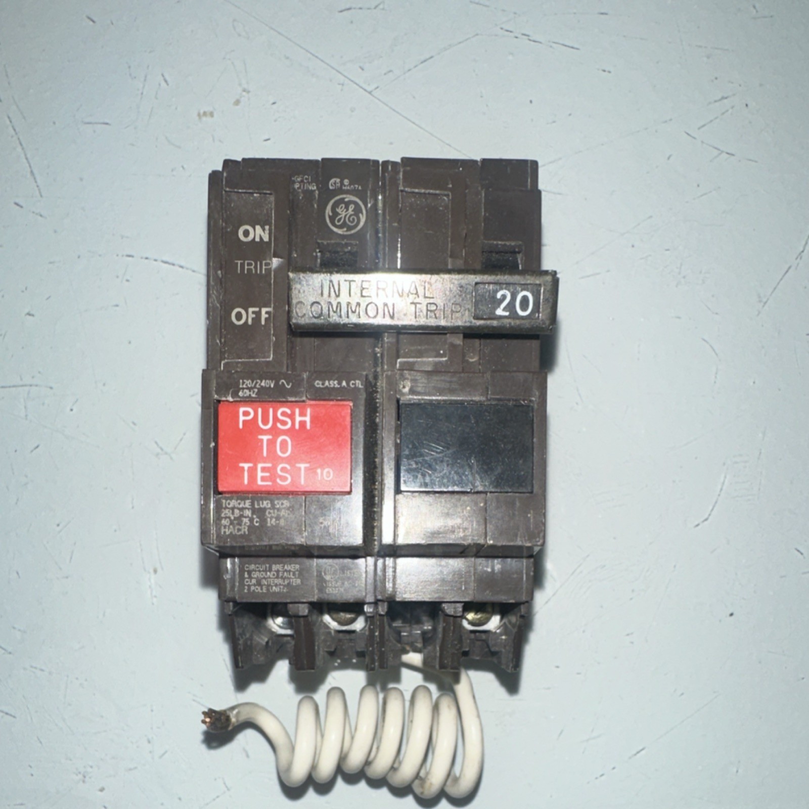 GE Circuit Breaker Push to Test 20A 2-Pole Plug-In 120/240V AC