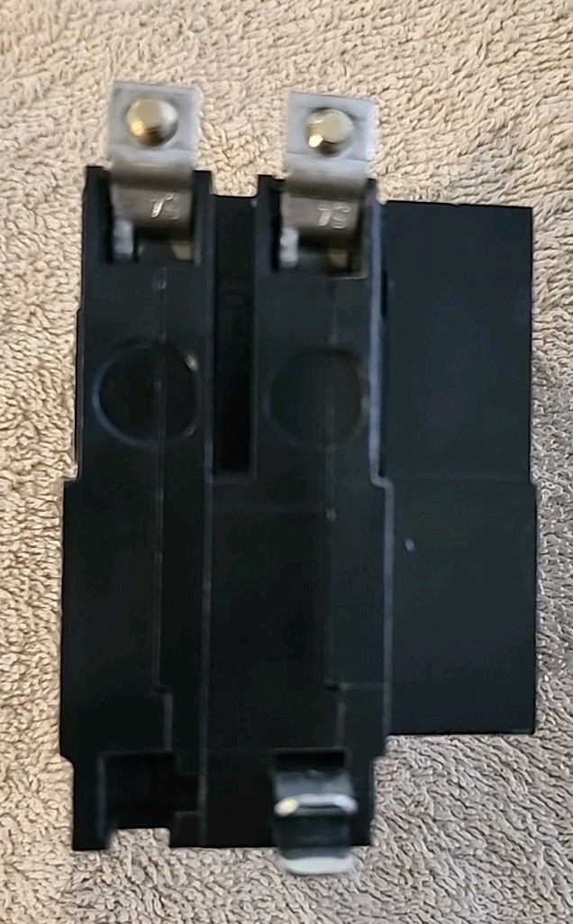 SQUARE D QOB2151021 2 POLE 15 AMP SHUNT TRIP CIRCUIT BREAKER PRISTINE CONDITION