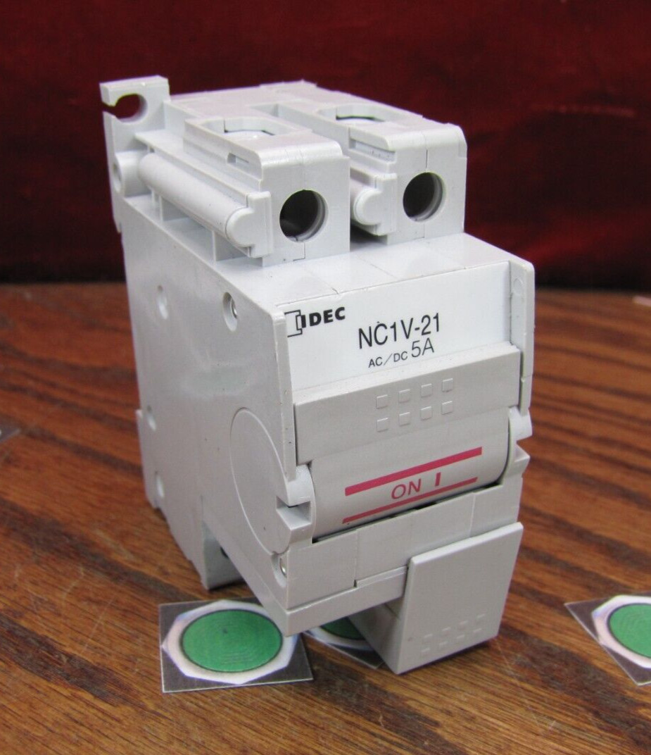 5a Idec Circuit Protector Breaker 2 pole 5 Amp 220vac 125vdc aux AC/DC NC1V-21