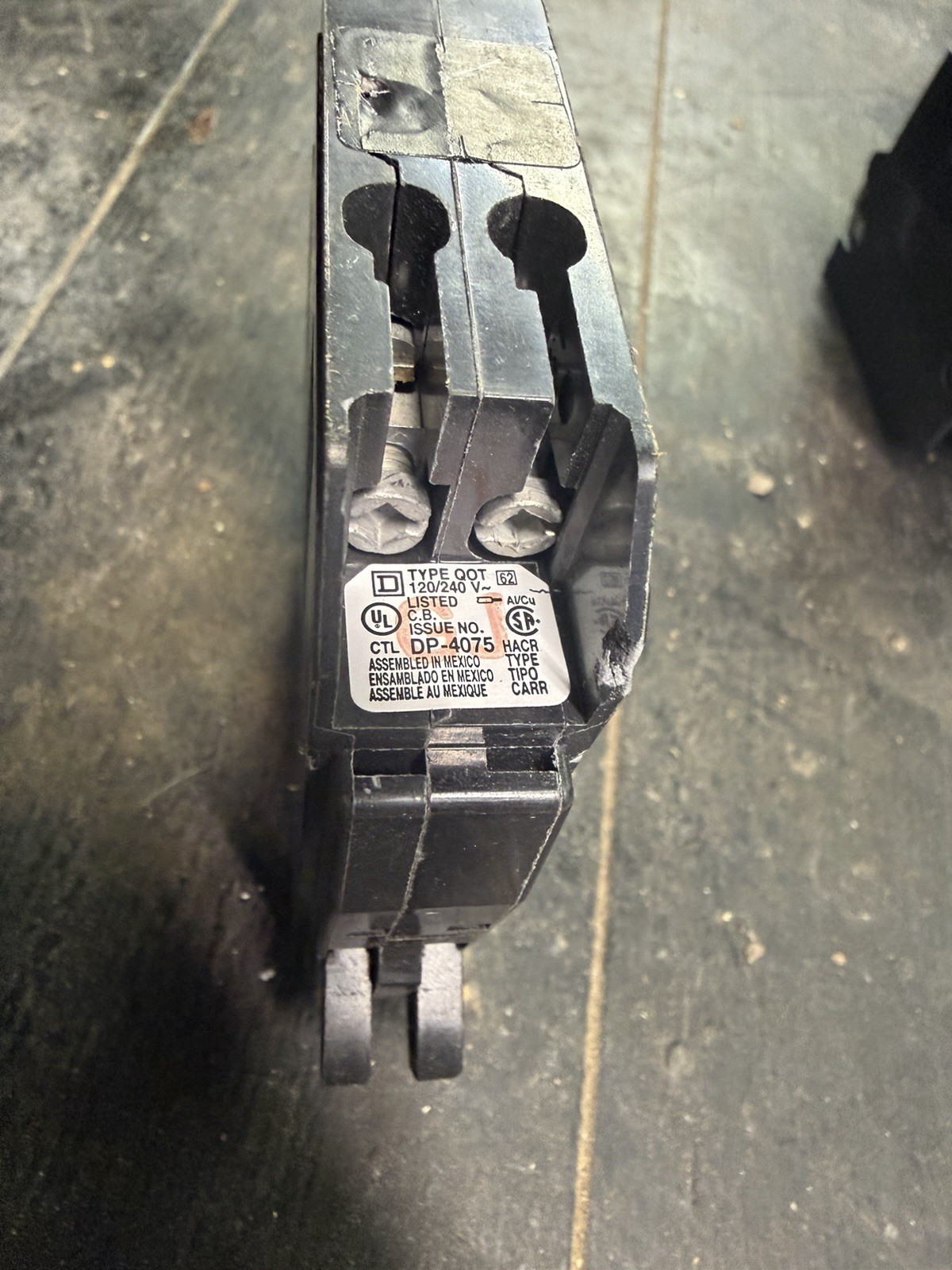Square D QOT1515 15A 2-Pole Tandem Circuit Breakers Lot of 4 Plug-In Mount