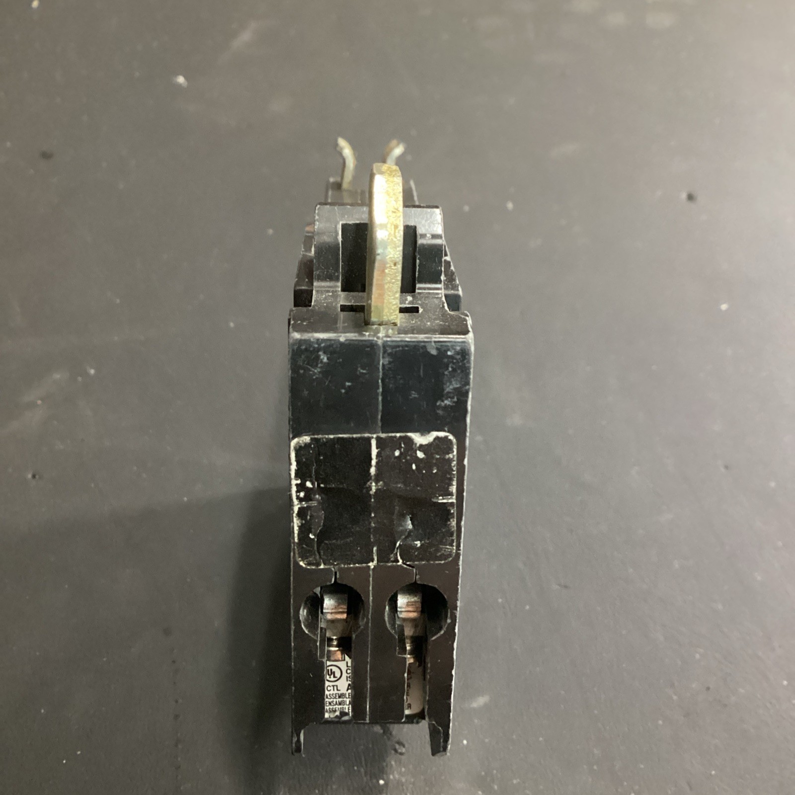 Square D QOT2020 20 Amp 1 Pole 120 Volt Side by Side Metal HOOK QOT2020 USED