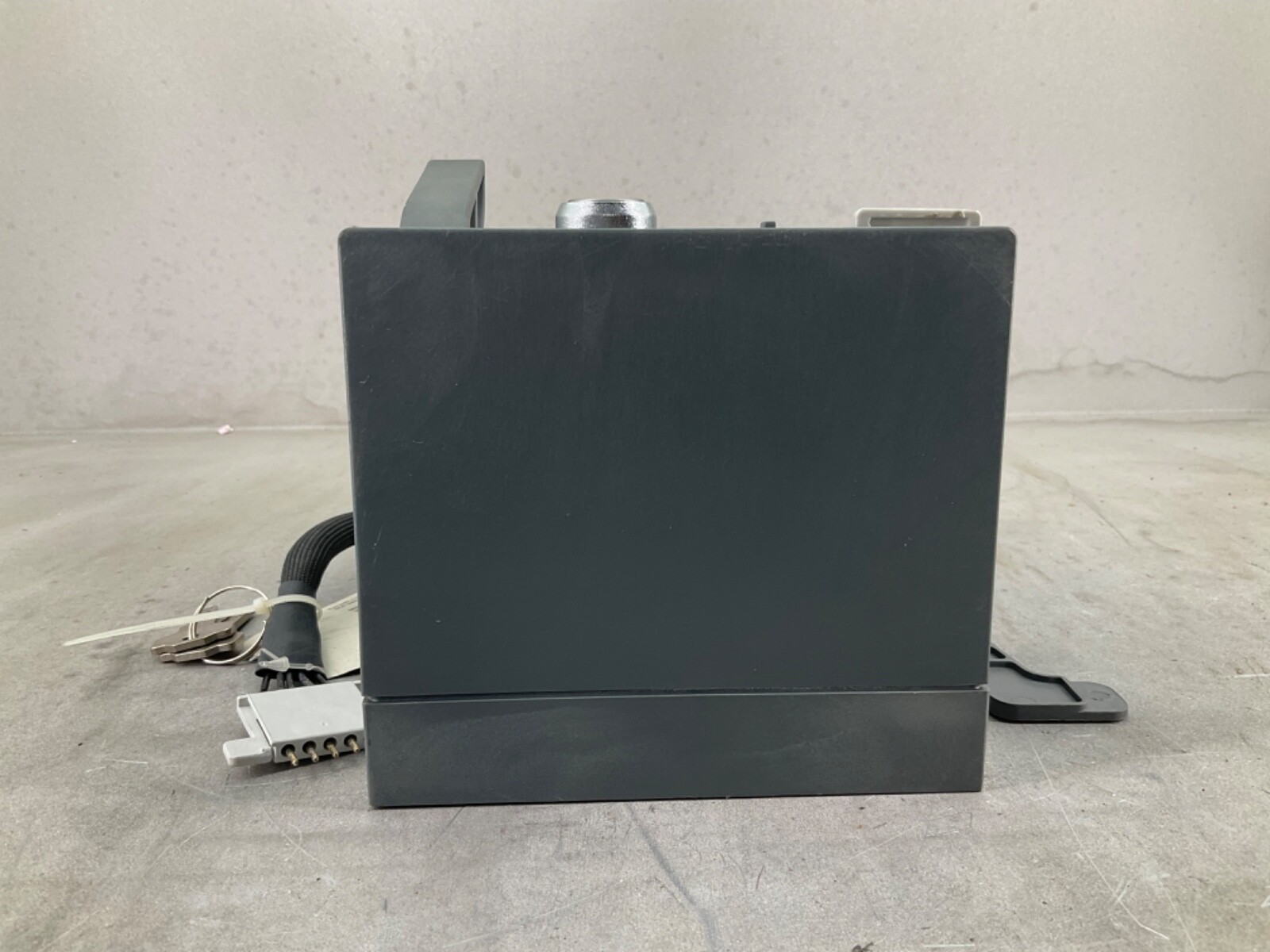 NEW ABB TMAX KT6M4 MOTOR OPERATOR 110…125V 50/60Hz FOR T6 BREAKERS