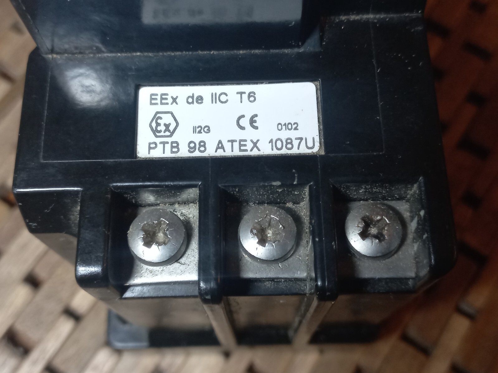 GHG6123141R0023 Control by CUTLER HAMMER 3P Breaker 415V Ceag 16amp