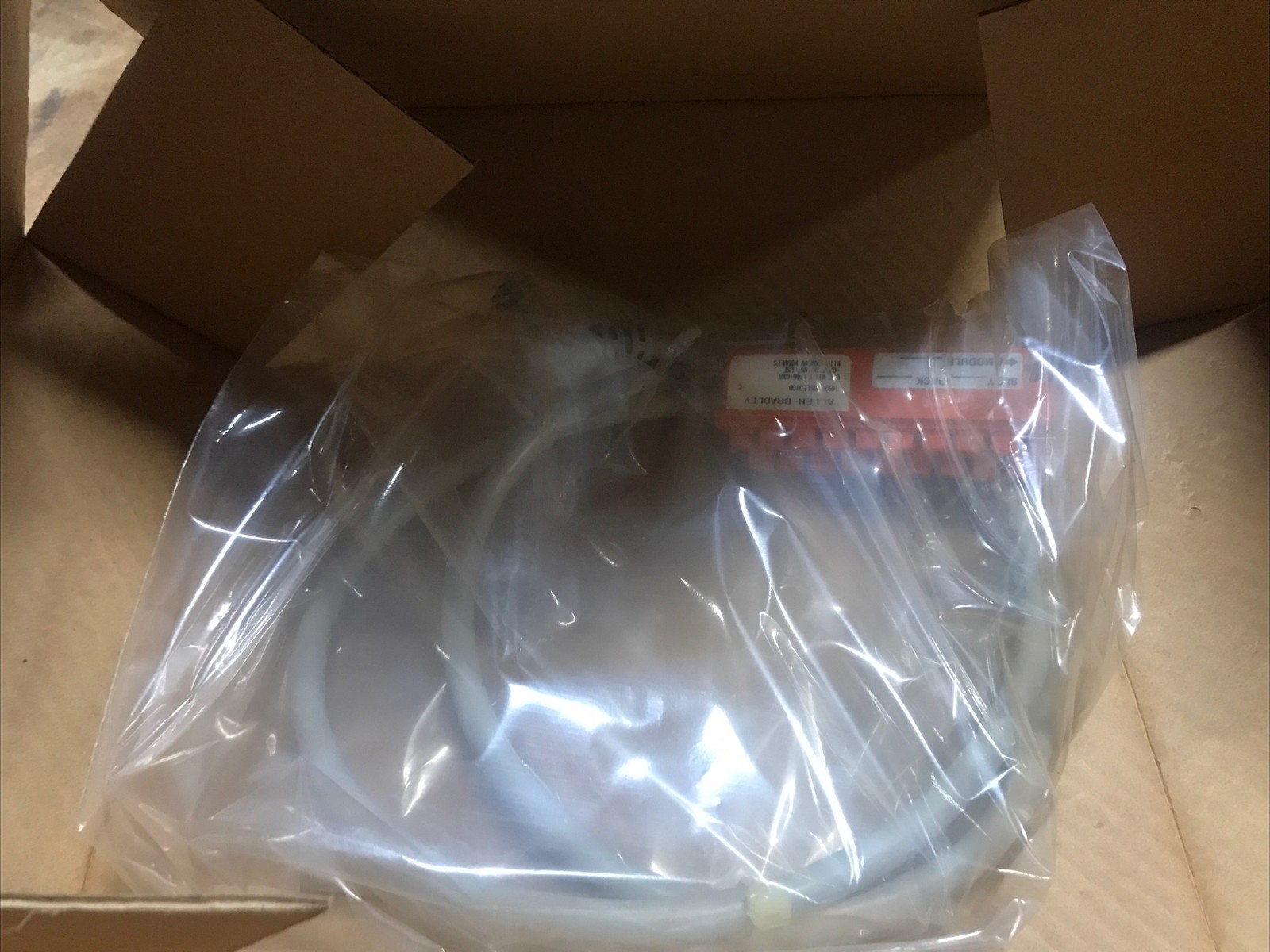 New ALLEN BRADLEY 1492-CABLE010D SER. C 1m Long