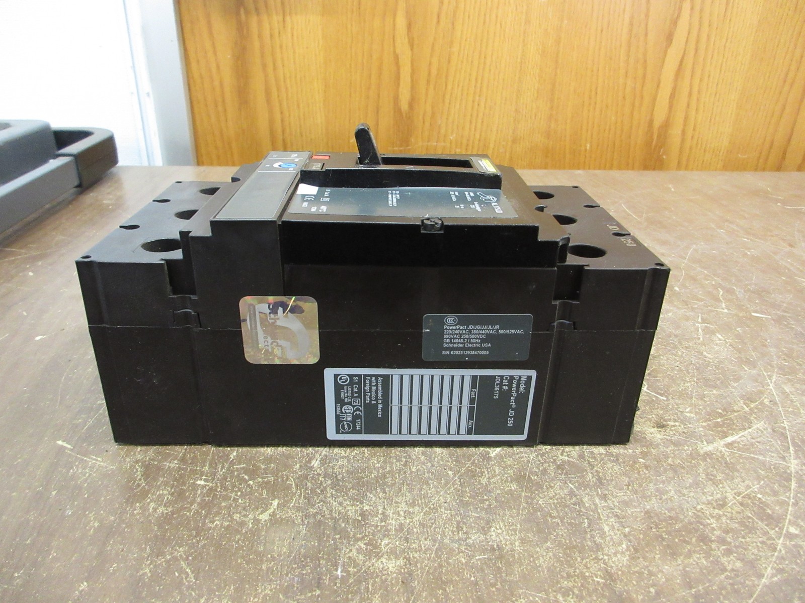 Square D PowerPact Circuit Breaker JDL36175 175A 600V 3P Used